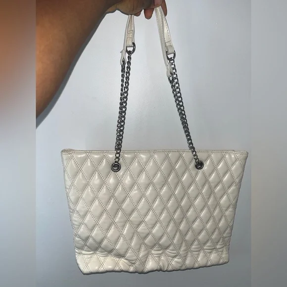 ASOS DESIGN off-white quilted tote with chain strap - Picture 5 of 8
